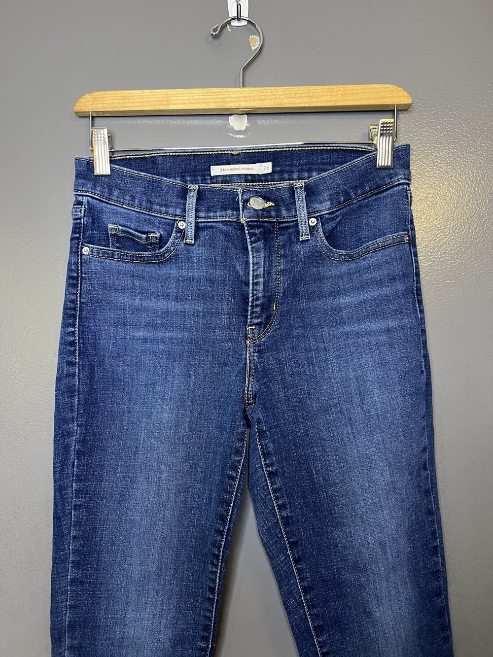 Levis 311 Shaping Skinny Jeans Womens 26 Medium Wash Blue Mid Rise Stretch Denim